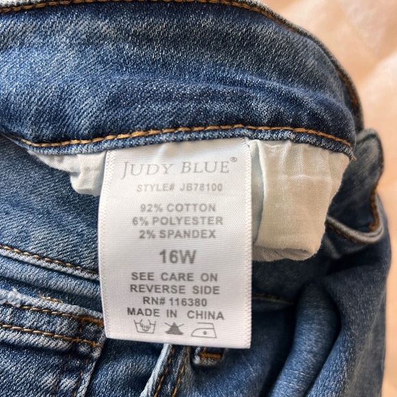 Judy Blue Distressed Capri jeans 16w - Picture 11 of 12